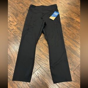 NWT 🍃 BROOKS Women's Black Method 3/4 Tight - size small